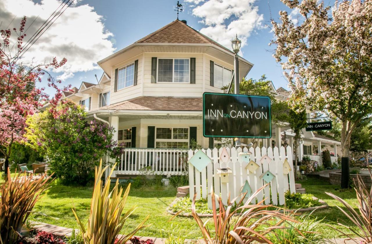 Inn On Canyon เรเดียมฮอตสปริงส์ ภายนอก รูปภาพ