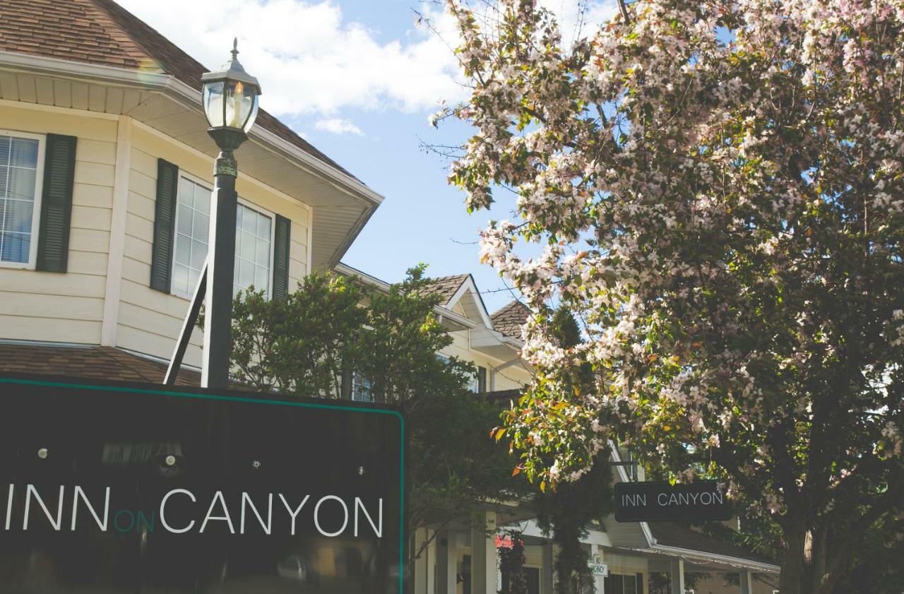 Inn On Canyon เรเดียมฮอตสปริงส์ ภายนอก รูปภาพ