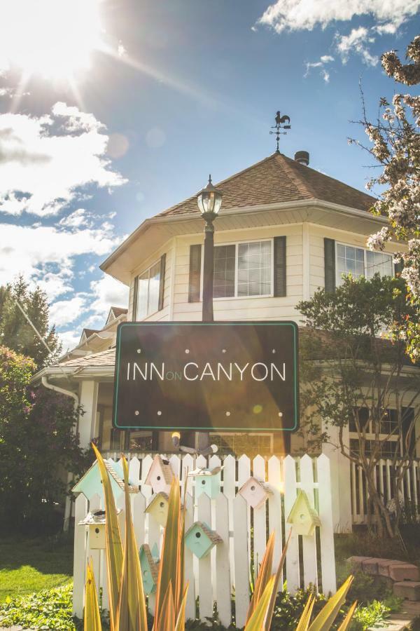 Inn On Canyon เรเดียมฮอตสปริงส์ ภายนอก รูปภาพ